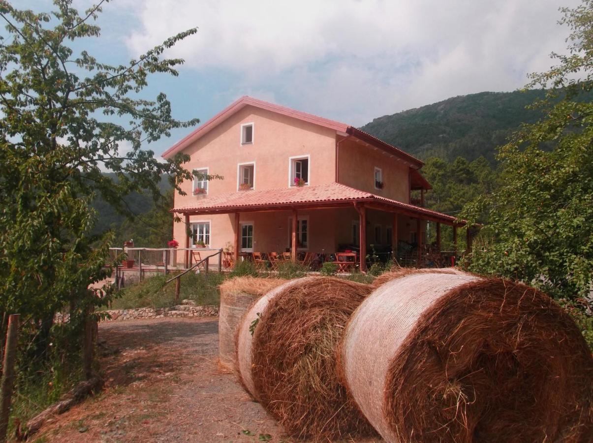 Agriturismo Di Charme E Ristorante Stallato Il Filo Di Paglia Carro Kültér fotó